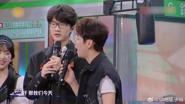 王鹤棣沈月拍完戏三年没见，一见面就互怼，莫名很配