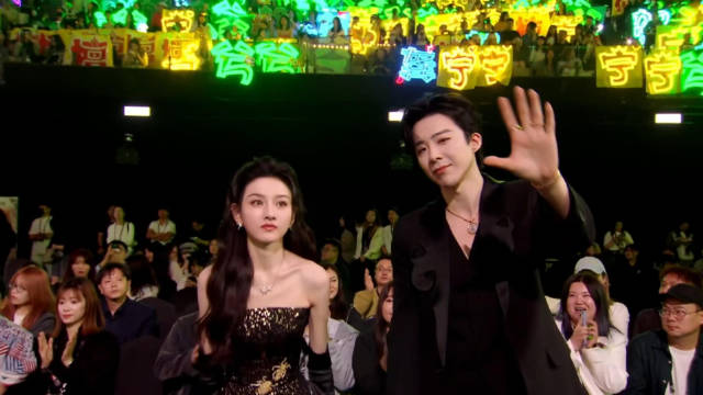 宋祖儿刘宇宁获星光大赏年度人气演员