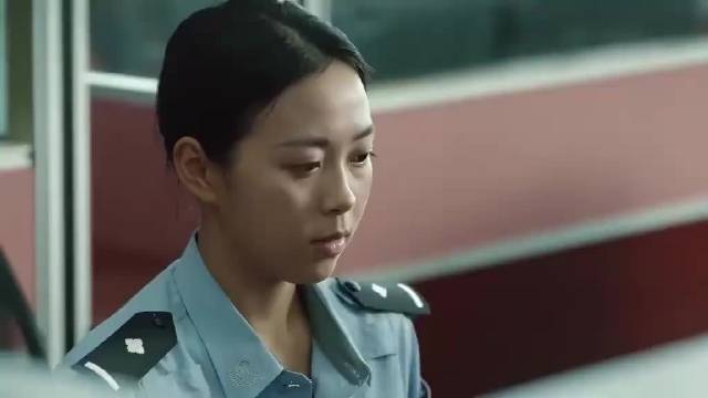 女特警：恐怖分子想试探警方反应，听到特警的声音，顿时慌乱起来