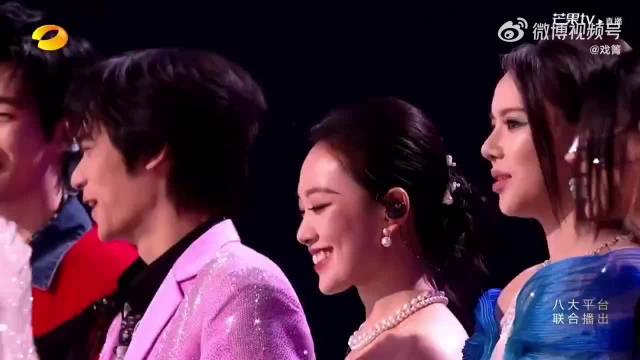 迪丽热巴复活赛唱《Natural》获1053票晋级七强