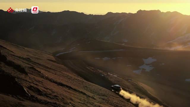 智己LS9亮相5100米高原，上汽70年造车故事引自豪