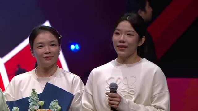 贾一凡感谢清晨做家人，11年羽坛搭档成生命至亲