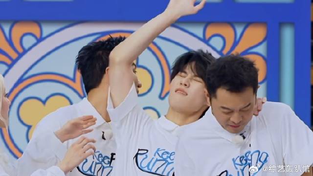 张真源痛到扭曲 扁平足走指压板跑步机，疼的真想骂人了！