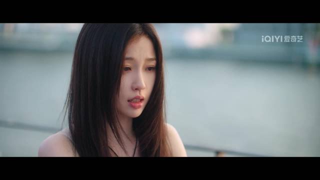 店员透露老板妻儿在国外，靳朝疑赴姜暮航班