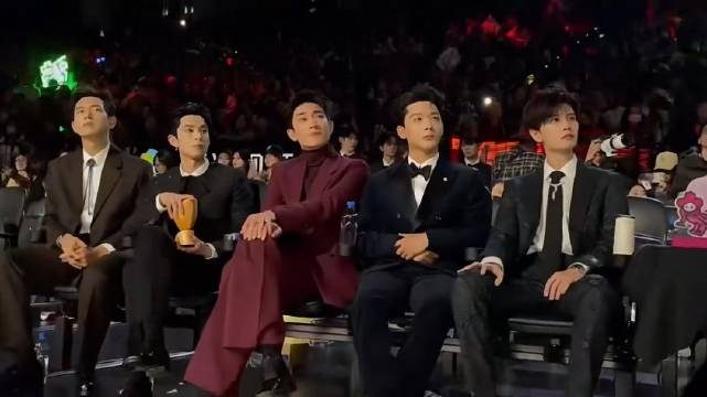 李现王鹤棣等缺席星光大赏内场