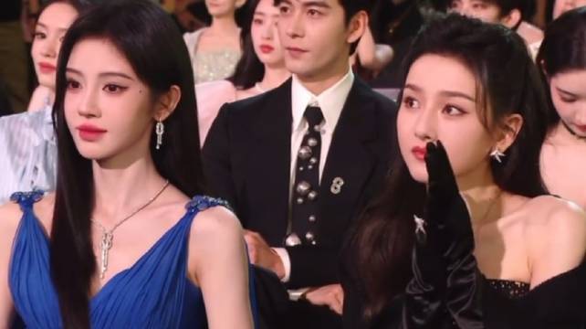 内娱新同桌来啦，鞠婧祎和宋祖儿坐一起