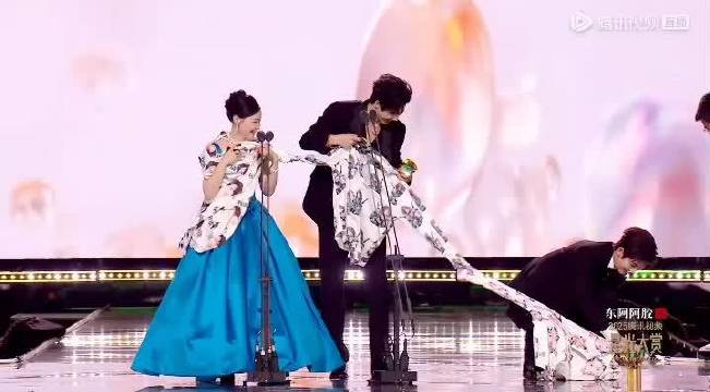 张凌赫刘宇宁金靖携热巴白宇周柯宇痛衣亮相