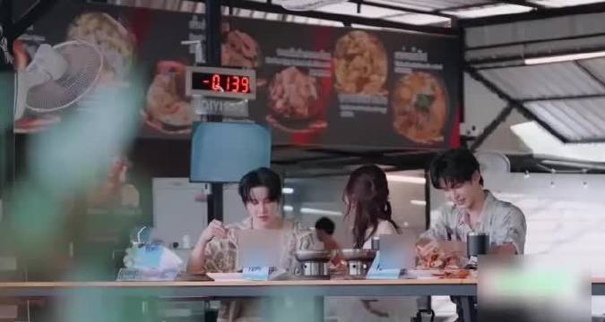 虞书欣何与Mike节目中被辣烟呛跑