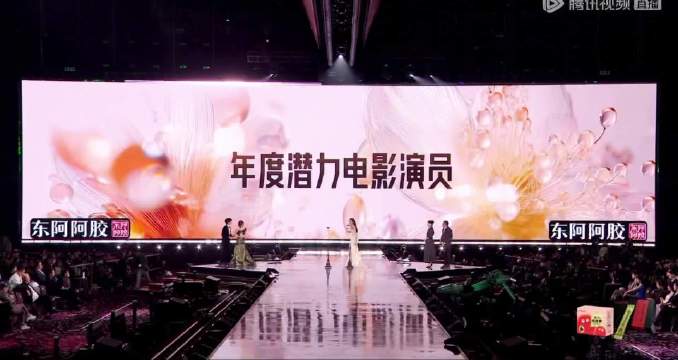 “贺儿让我提一下他的全国辅助767名” “真提啊，在心中，都记住了” 笑得我