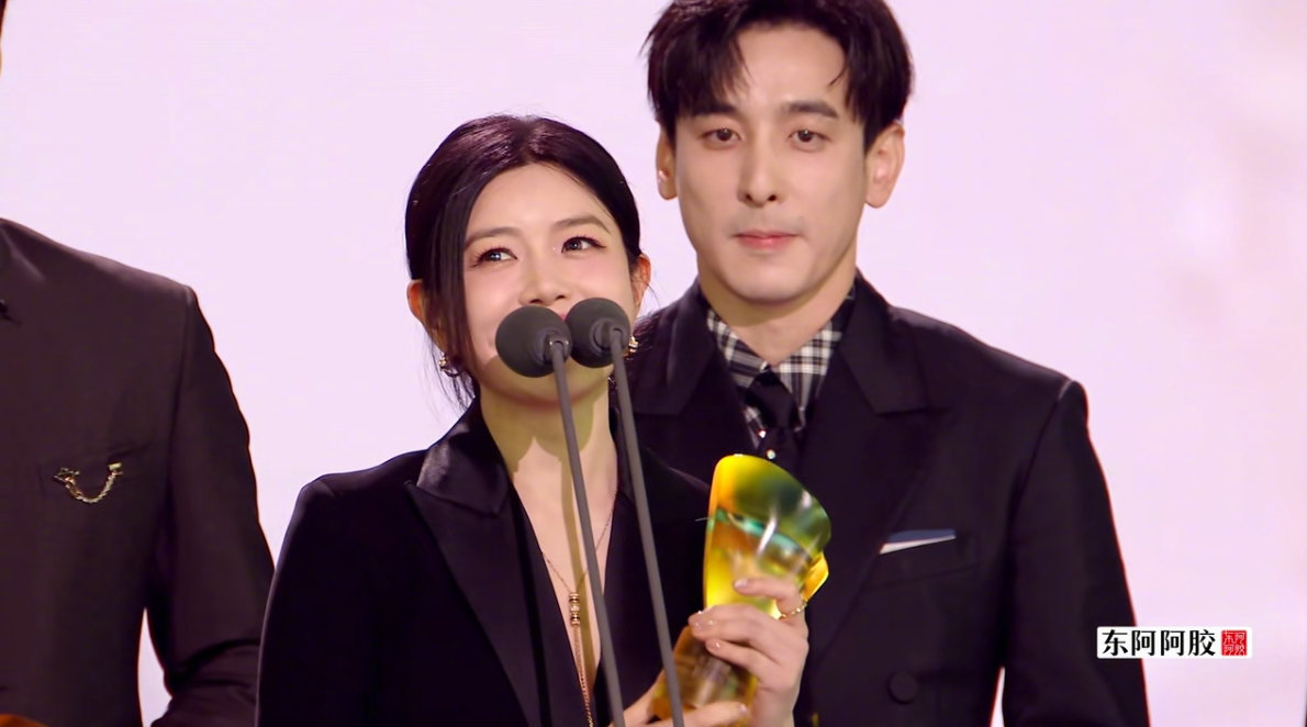 陈妍希获星光大赏年度突破演员，感谢周柯宇