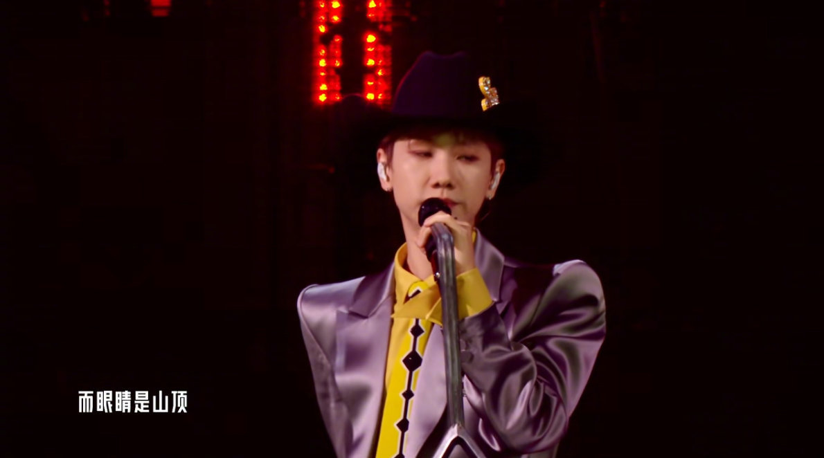 汪苏泷星光大赏演唱《飞鸟+月亮月亮+十万伏特》舞台 连唱三首好嗨！