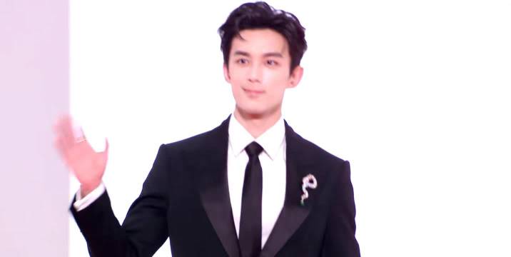 吴磊今天星光大赏红毯路透，好意气风发的少年感，今天好帅