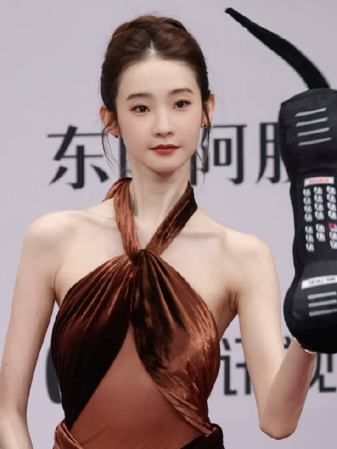 张艺凡美得不行