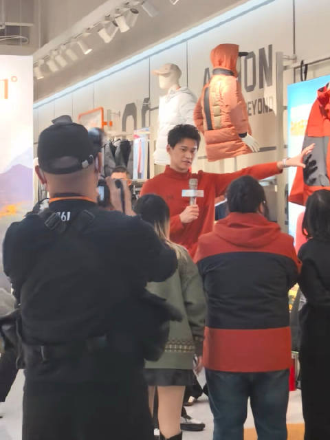 Cr.333807493 20251220 361济宁见面会 一日店长介绍中