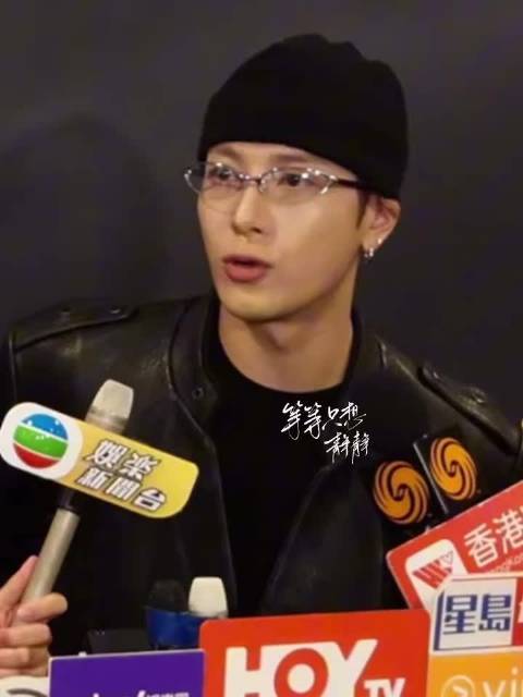 王嘉尔称35岁前想结婚，对伴侣要求是个人就行