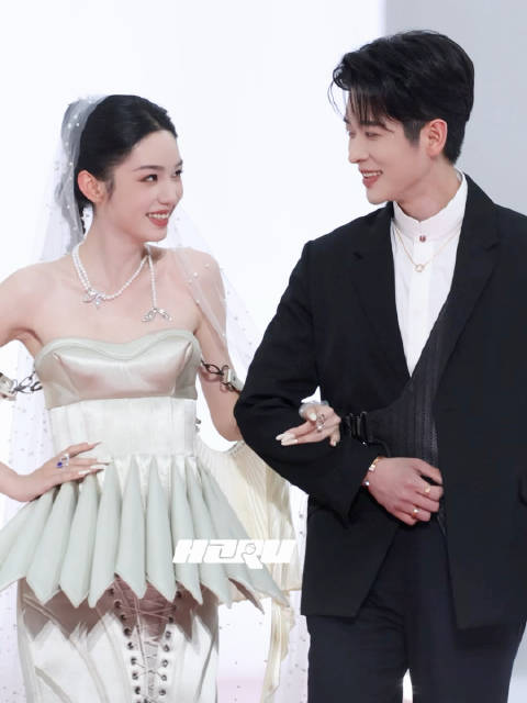 周也 X 丞磊 到底有什么那么好笑啊啊啊啊啊啊看得我牙凉凉的