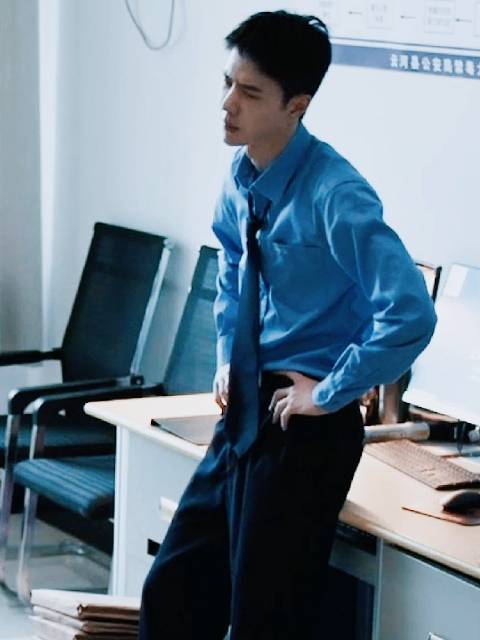 陈警官早上好，这小细腰真勾人