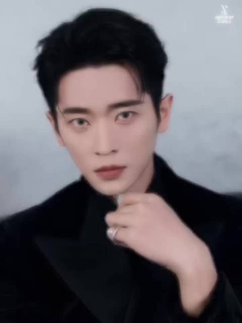 星光大赏丞磊清冷贵气造型引热议