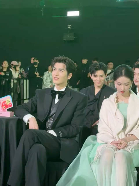 星光大赏内场直拍张凌赫陈都灵鞠婧祎等众星亮相