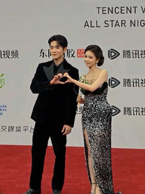 白鹿丞磊双人比心 实在权威！