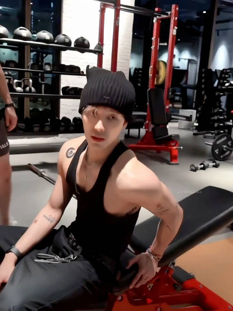 这性感的肌肉线条jacksonwang