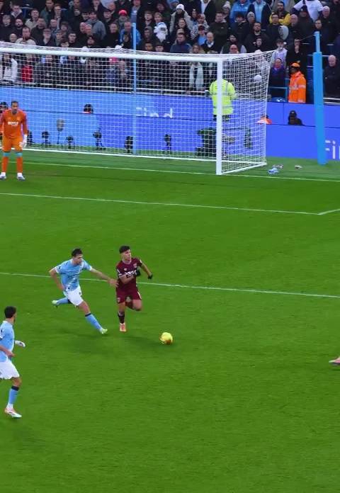 曼城这回买到高级货了，哈兰德控球统治力真的超强，越来越喜欢这个大男孩