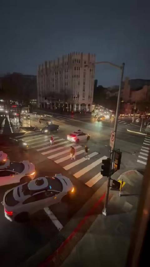 旧金山大停电致Waymo自动驾驶汽车停运