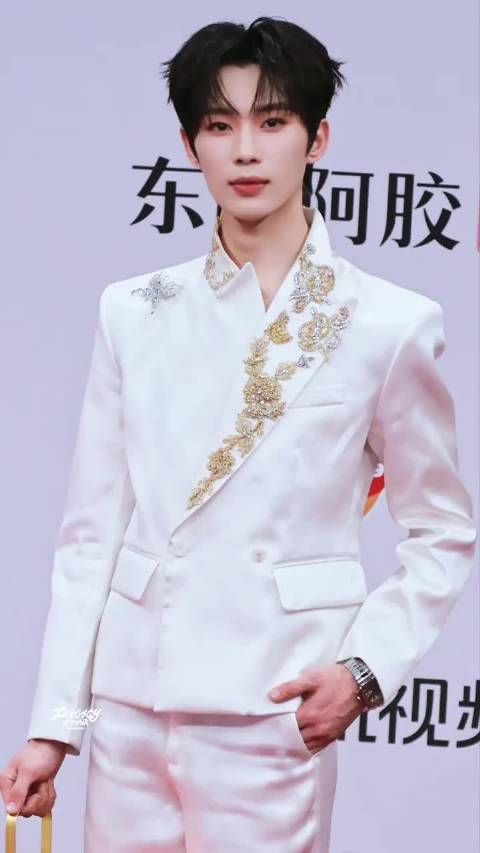 谁能懂居然在星光大赏活动上看到了吴添豪