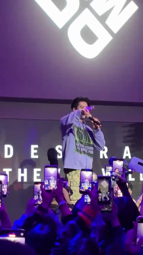 王鹤棣联名款融合纪梵希工艺，帅且实穿成冬日战袍