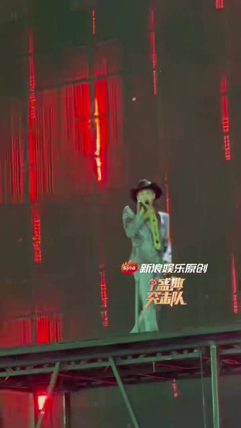 汪苏泷在星光大赏上戴礼帽这一下好帅！一开口就是一张CD，太好听啦