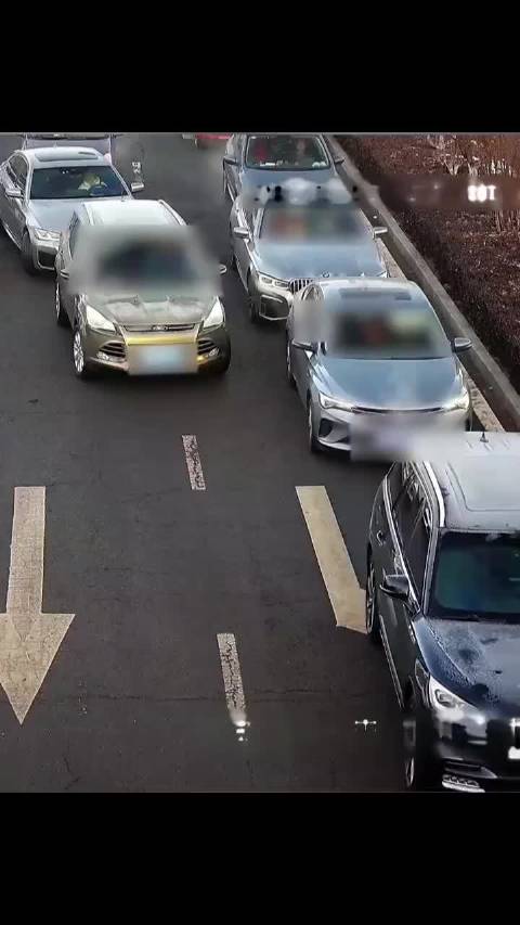 福特:“宝马，我让你走了吗，嗯？” 宝马：“今天非撞我不可吗 ！”