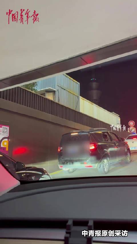 “老司机”精准预测一场惊险溜车！车辆上坡时注意车距