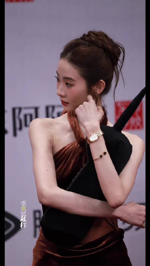 张艺凡好有恶女味，褪去妹宝的青涩就这个带感啊啊啊啊啊