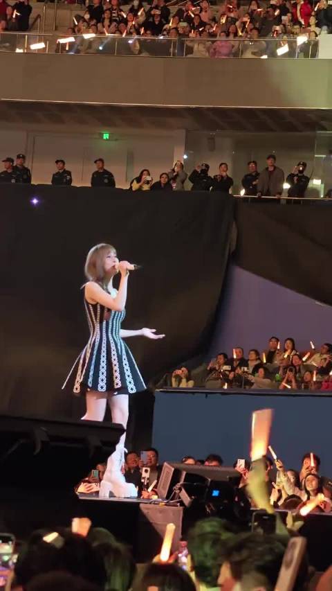 王心凌武汉演唱会甜飒交织引全场大合唱