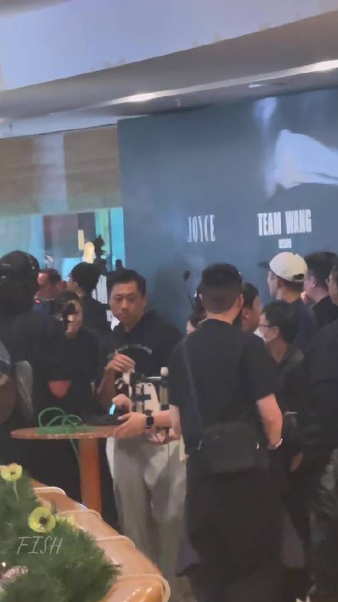 今天的我很努力的想要拍清楚 结果用尽所有办法还是拍不清