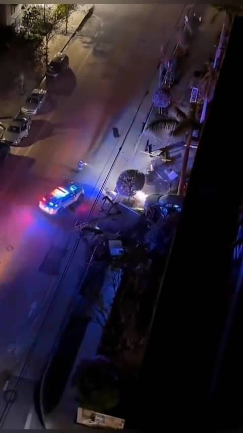 迈阿密的夜晚......被盗法拉利发生车祸撞爆电箱！