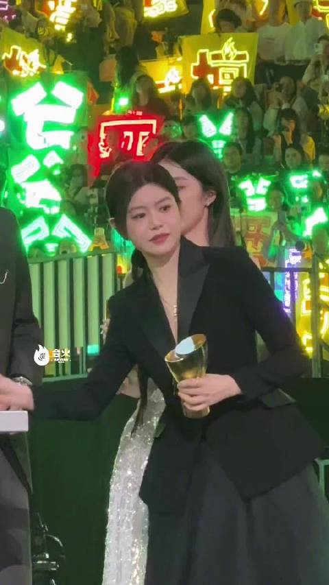 陈妍希获奖感谢周柯宇塑造李雾