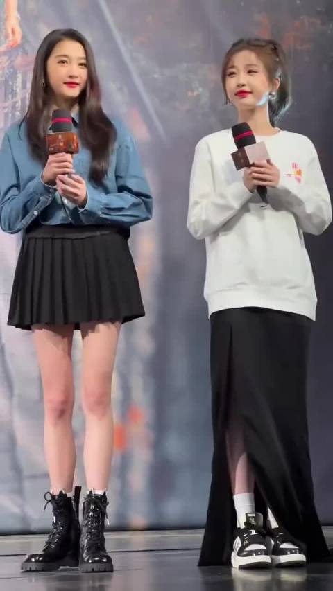 晓彤和虞书欣同台