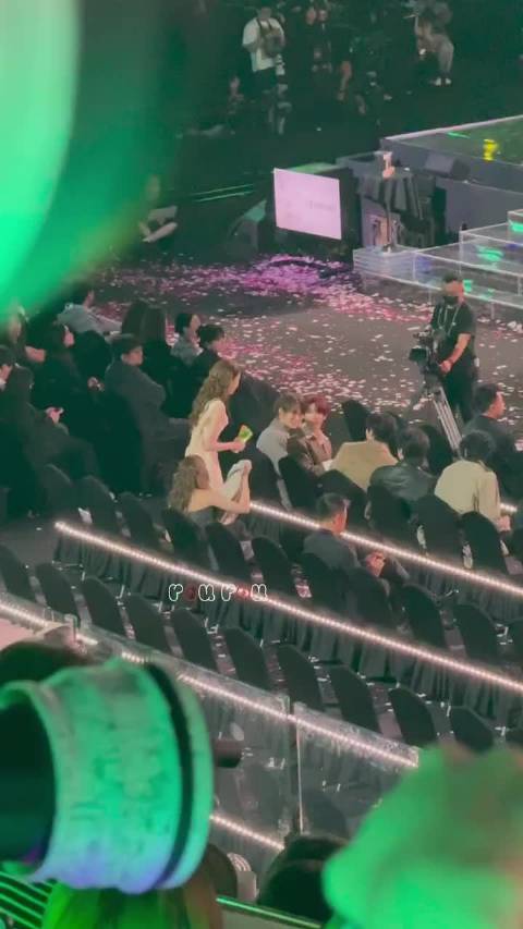 丁程鑫安慰张艺凡