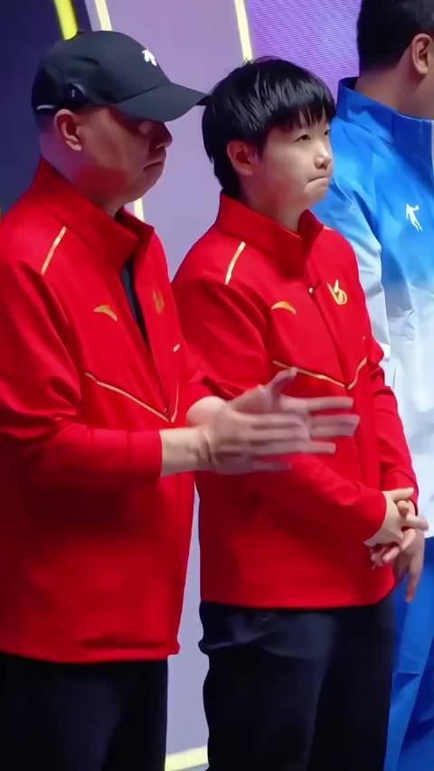 全运乒乓女单落幕，孙颖莎陈梦王曼昱合影