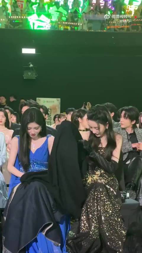 陈都灵鞠婧祎宋祖儿互相加好友 三张美脸同框，谁最美？