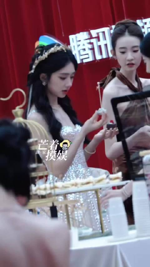 内场 王影璐 张艺凡 万鹏 邓恩熙 几个女宝在聊什么呢