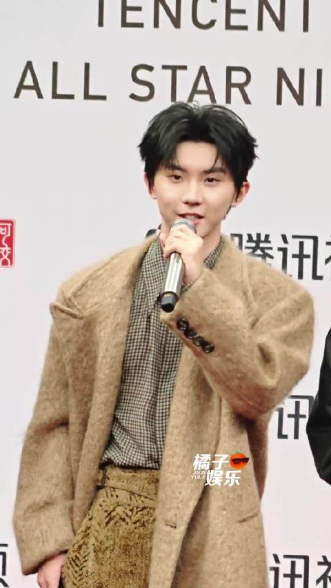 来看七个靓仔的自我介绍 星味浓浓的