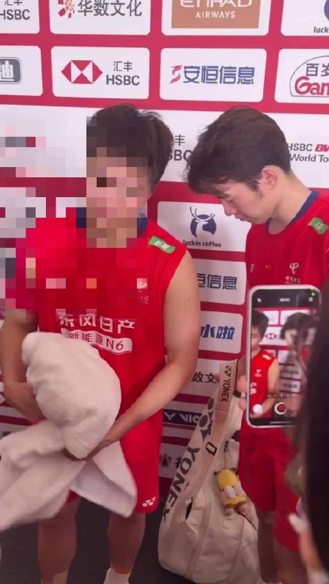 王昶贴心为黑塔让路获赞