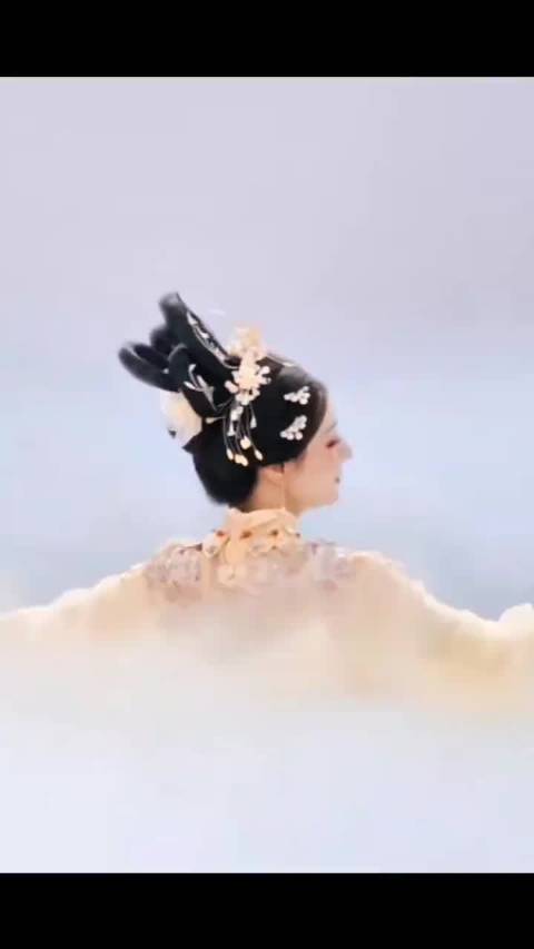 广寒宫起舞迪丽热巴这个BGM有西游记那感觉了 特别是第一幕 好喜欢这段舞