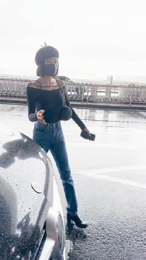 秦岚机场路透直拍，姐姐的这身材太绝了