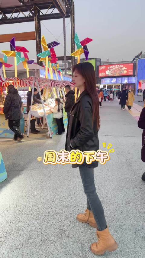 冬日暖阳，是生活的小确幸， 就像帽子上的绒毛， 软软的，暖暖的