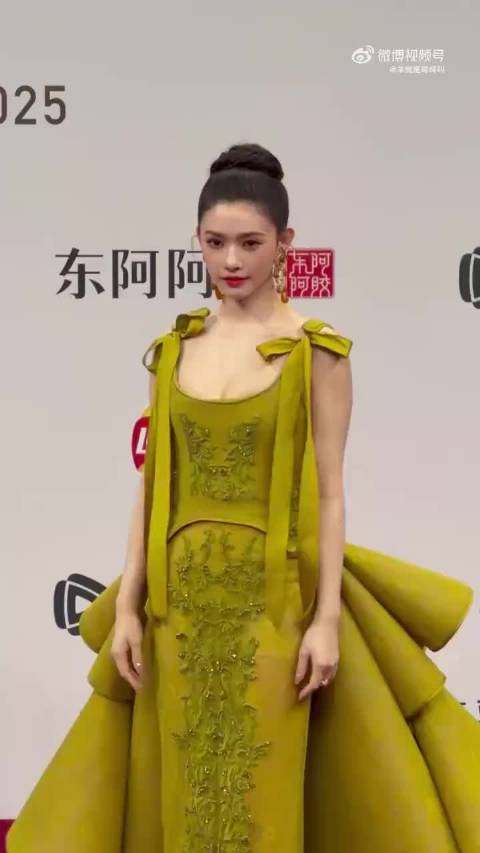 林允星光大赏美裙扎针喊不要行针