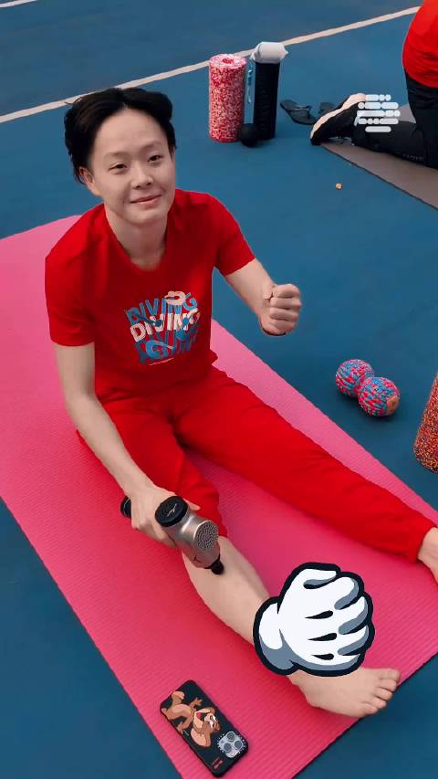 跳水选手陈艺文、奥斯马尔、基尼石头剪刀布争夺赛事周边