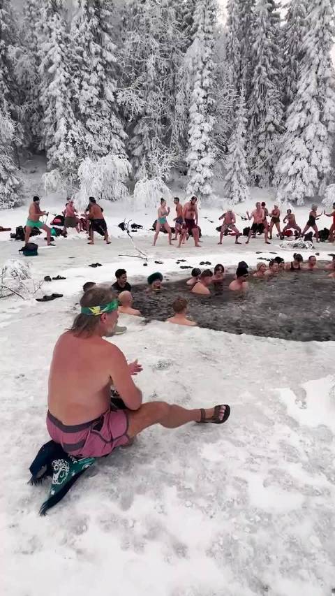 这是老外的雪季新年嘉年华嘛